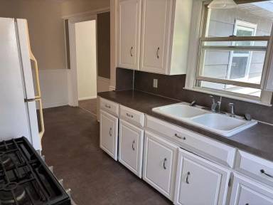 Main picture of 300 Alten Ave NE