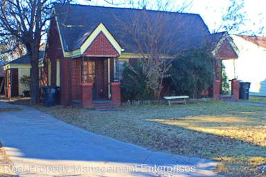 Main picture of 1010 1/2 Overland Ct