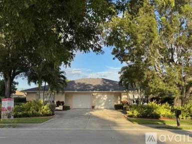 Main picture of 3633 Country Club Blvd