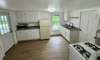 Main picture of 72 Maple St