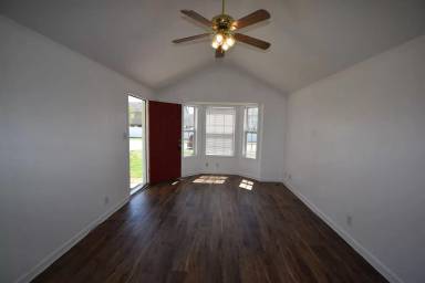 Main picture of 433 Caney Ln