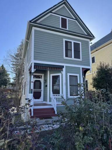 Main picture of 421 W Main St