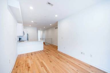Main picture of 1642 N Marshall Street