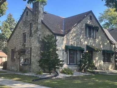 Main picture of 2402 S 83rd St