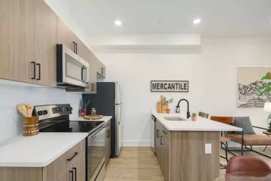 Main picture of 6155 Ridge Ave