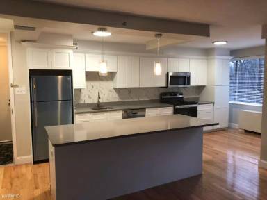 Main picture of 1540 Beacon St