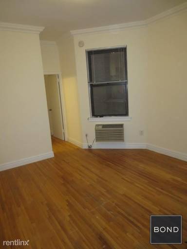 Main picture of 210 E 83rd St