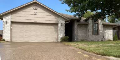 Main picture of 541 NW 170th St