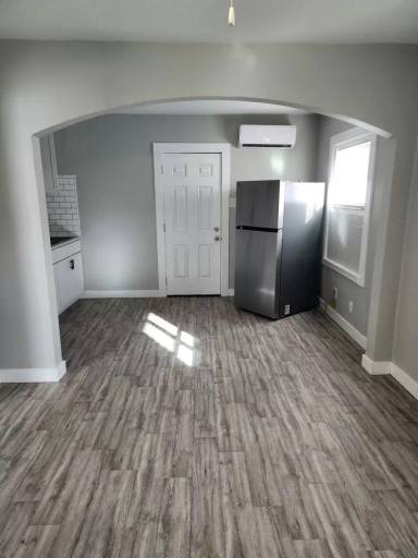 Main picture of 952 N Oliver Ave