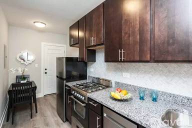 Main picture of 427-33 W Belden Ave
