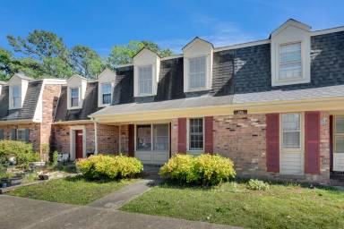 Main picture of 200 Bailiff Ct