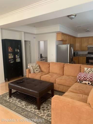 Main picture of 1711 Acacia