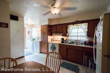 Main picture of 320 W Louise St