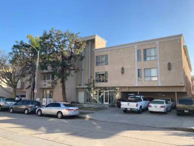 Main picture of 1020 S Sherbourne Dr