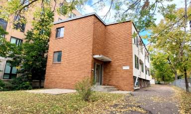 Main picture of 1215 4th St SE