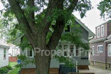 Main picture of 3040 N 59th St