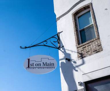 Main picture of 103 N 1st St