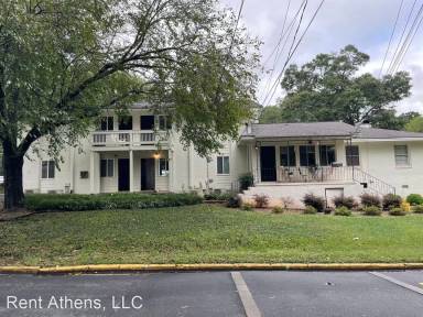 Main picture of 310 W Rutherford St