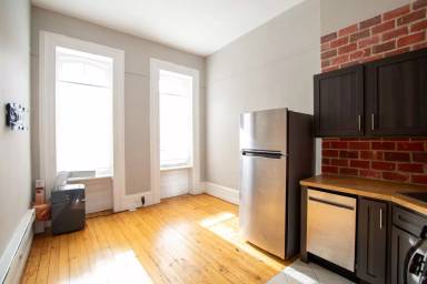 Main picture of 1919 Spring Garden St