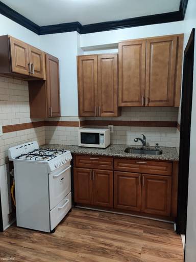 Main picture of 225 Duncan Ave