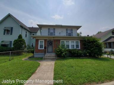 Main picture of 805 1/2 W 4th St