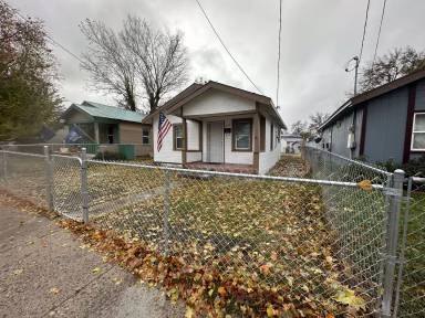 Main picture of 210 E Main St