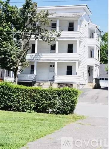 Main picture of 82 Woodbine St