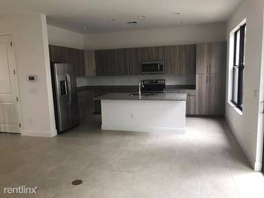 Main picture of 20971 NW 1st Pl