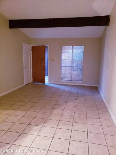 Main picture of 402A Skyline Ave