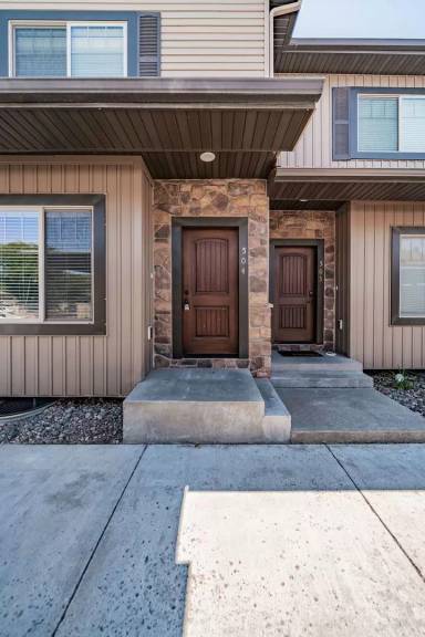 Main picture of 17 S 4th W