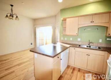 Main picture of 61700 Poppy Pl