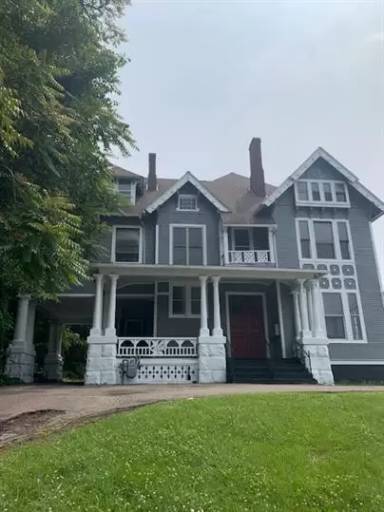 Main picture of 306 N Jefferson St