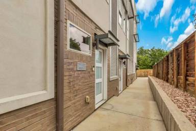 Main picture of 2720 Federal Blvd