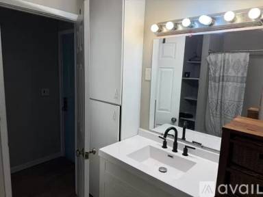 Main picture of 641 Snelling Ave N