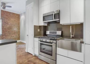 Main picture of 214 E 26th St
