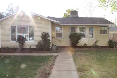Main picture of 2446 Waldon St