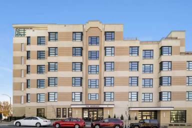 Main picture of 1650 Commonwealth Ave
