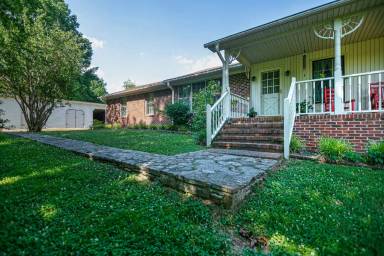 Main picture of 1533 Iron Bridge Rd