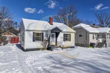 Main picture of 926 Bloor Ave