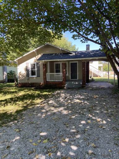 Main picture of 1021 McCullough Ave NE