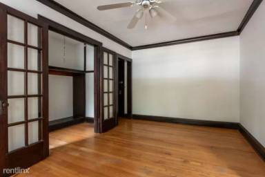 Main picture of 4550 N Maplewood Ave