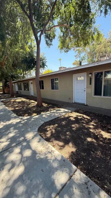 Main picture of 519 E Kaweah Ave