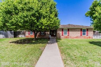 Main picture of 5208 Kingswood Cir
