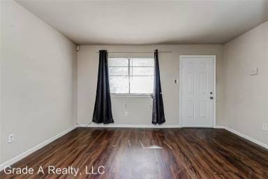 Main picture of Oakwood Apartments