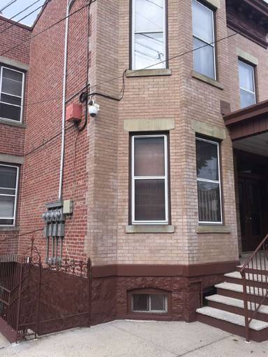 Main picture of 150 67th St