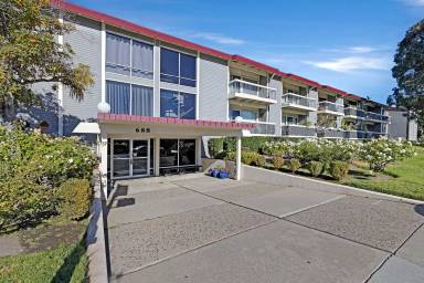 Main picture of 688 Mariners Island Blvd