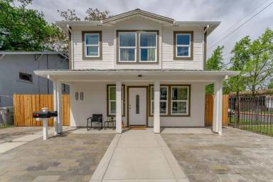 Main picture of 4015-4017 Broadway Duplex