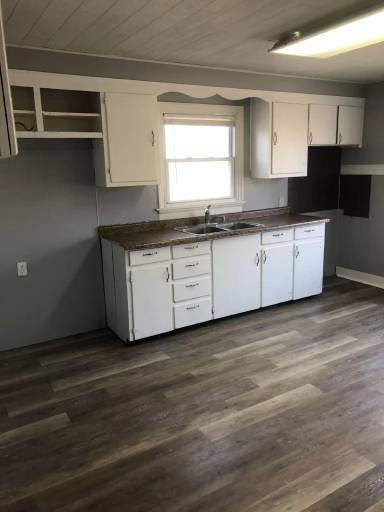 Main picture of 13131 Parrish Ave