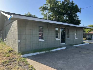 Main picture of 1110 S Armstrong Ave