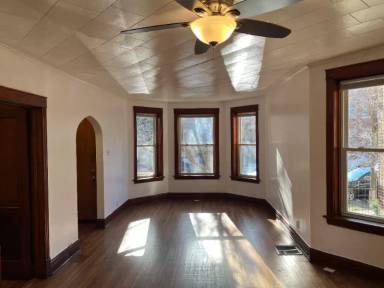 Main picture of 1333 N Avers Ave